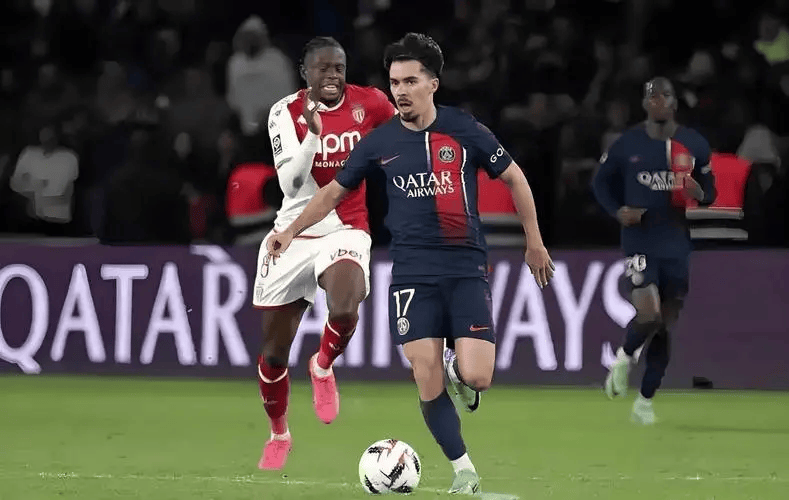 包含法甲倒计时，里尔集结日造点机会，细节引发关注，引发热议，身体对抗强度拉满的词条AC Milan Sports